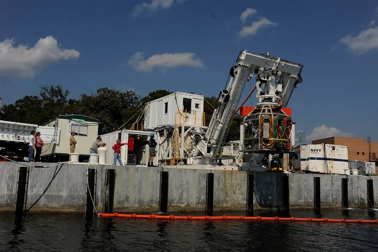 Bell handling system — Bell and LARS working from the quayside.